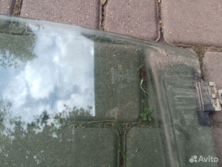 Стекло переднее левое Toyota Yaris