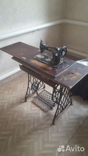 Швейная машина ножная П.Г.М.З