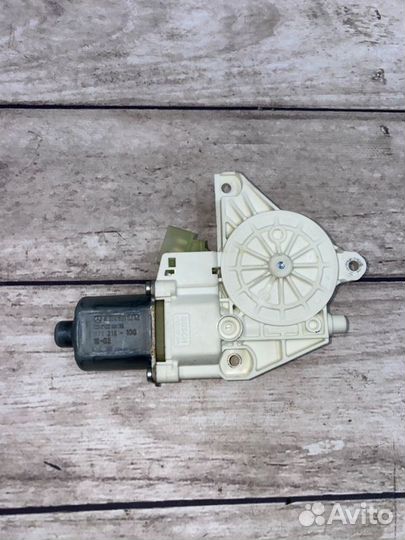 Мотор стеклоподъемника передний правый