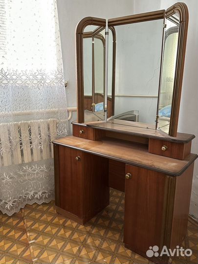 Спальный гарнитур