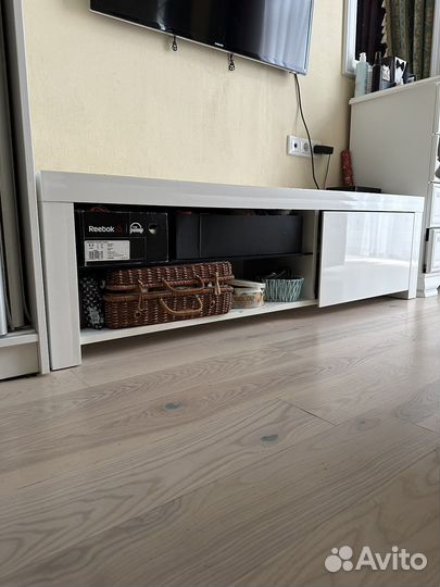 Консоль под телевизор белая глянец