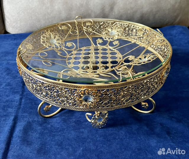 Тортница на ножке