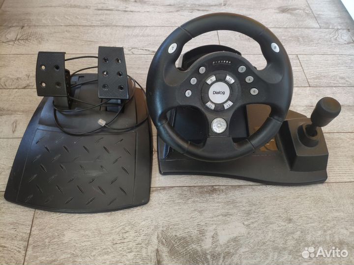 Игровой руль с педалями