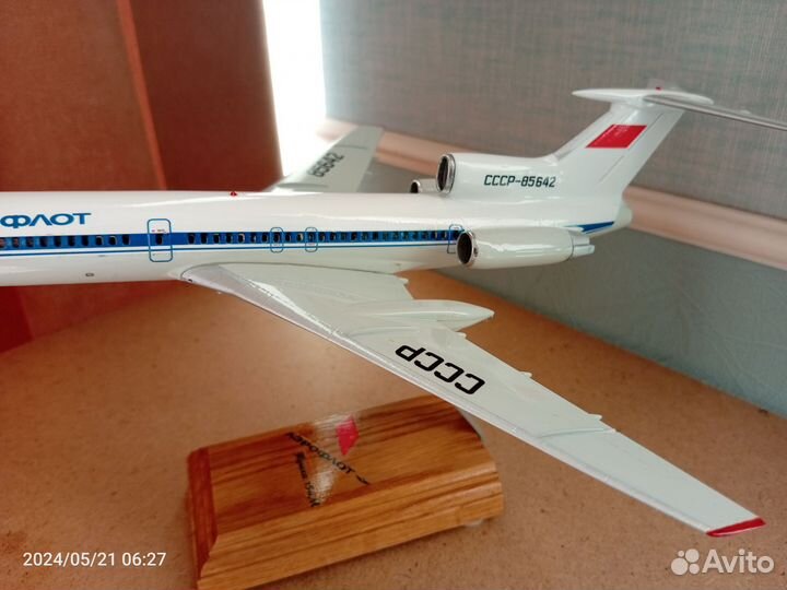 Модель самолета Ту 154м