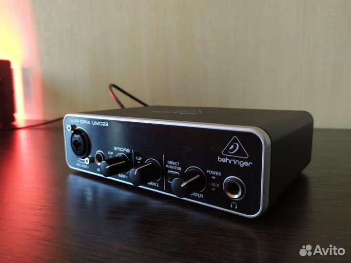 Внешняя звуковая карта USB Behringer UMC22