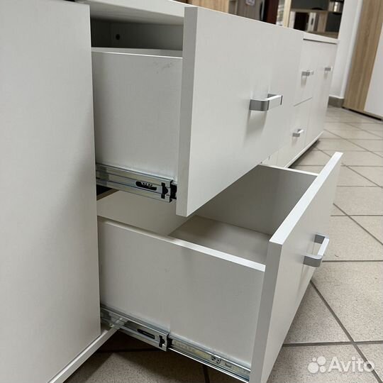 Тумба белая под тв новая