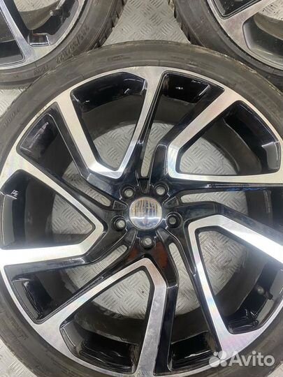 Литой диск R22x9.5 5x120 (шина Aoteli 285/35 R22)