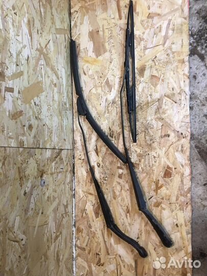 Поводок стеклоочистителя Chrysler Sebring