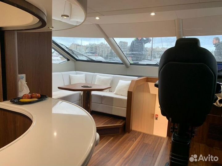 Моторная яхта Sunseeker 86 Yacht