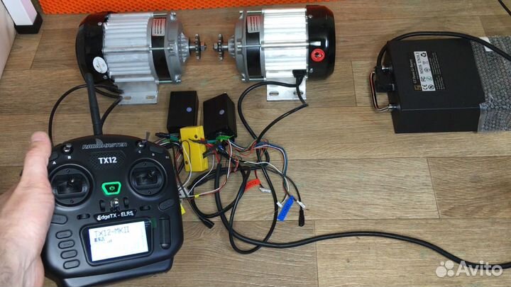 Двигатель на радиоуправлении для гусениц vesc