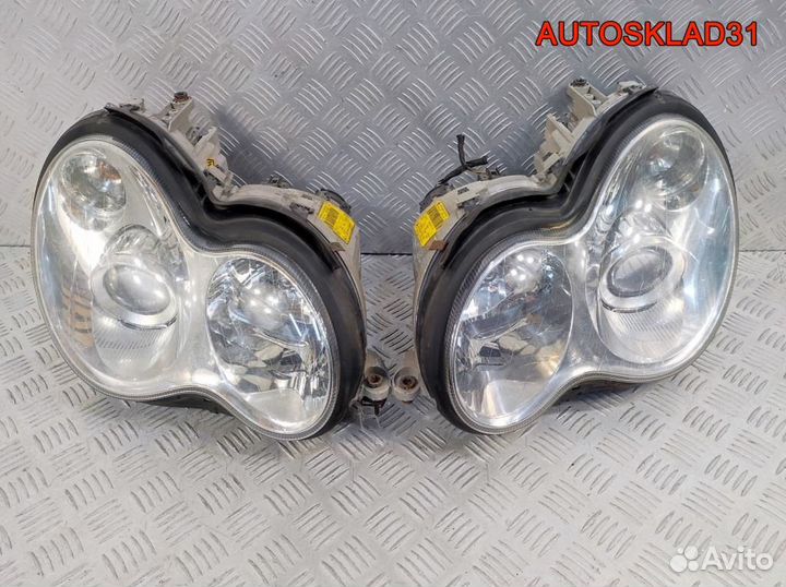 Фары ксенон комплект Mercedes W203 A2038203861