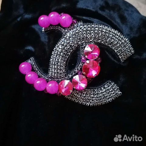 Брошка шанель