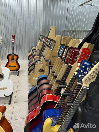 Акустическая и классическая гитара с чехлом