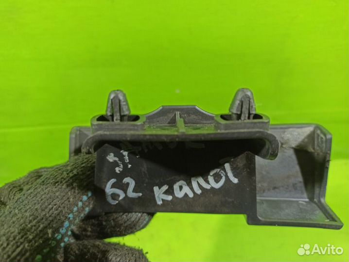 Кронштейн радиатора передний левый Renault Duster