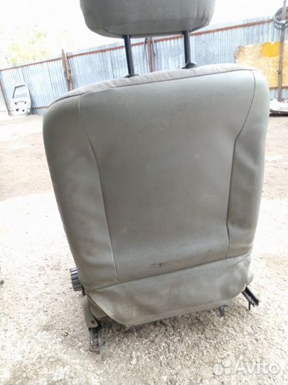 Сиденье переднее правое Renault Symbol K7JA700