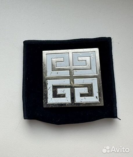 Givenchy компактное зеркало