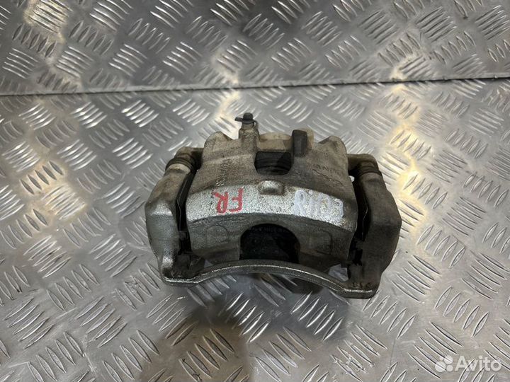 Суппорт передний правый Kia Rio 3