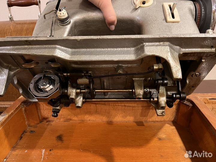 Швейная машинка Чайка