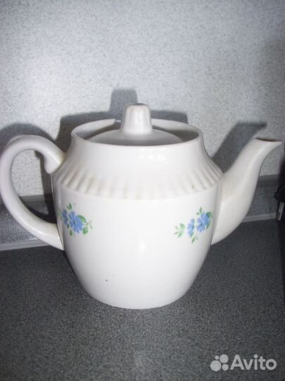 Тарелки 4 вида,супница,заварочные чайники