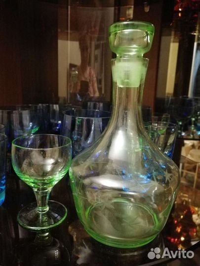 Зелёный Графин с рюмками винтаж