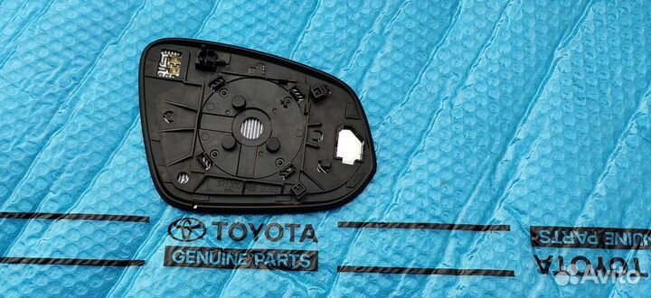 Стекло водительского зеркала Toyota RAV4 -4