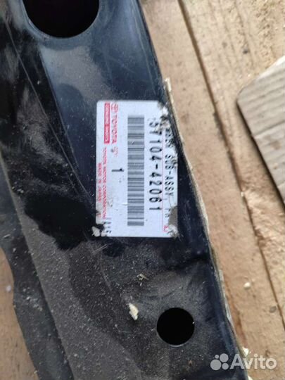 Нижняя панель телевизора Toyota Rav4