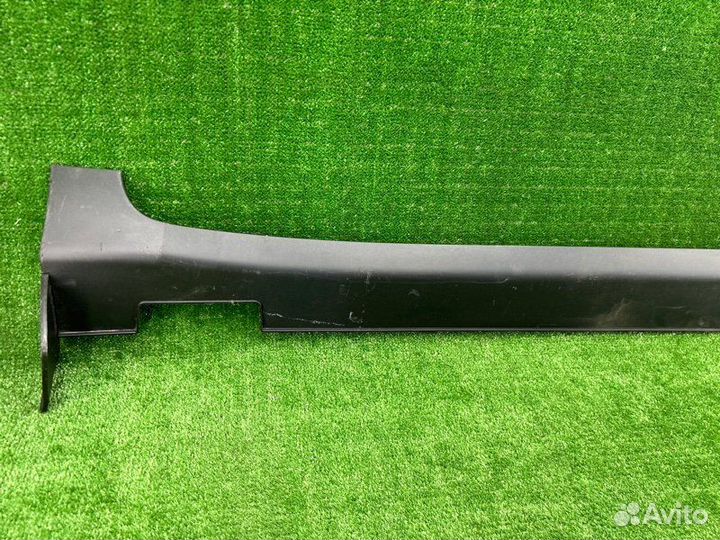 Накладка на порог наружная правая Kia Carnival KA4