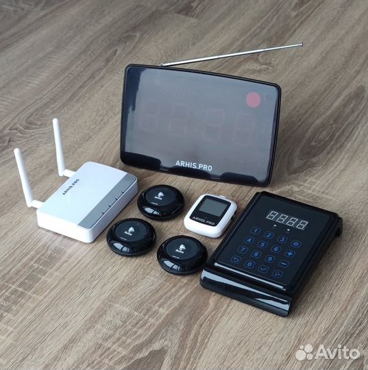 Кнопка вызова официанта, часы, табло, пуль, репите