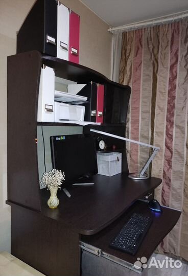 Компьютерный стол с надстройкой