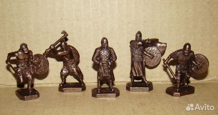 Солдатки разные, продаются сериями