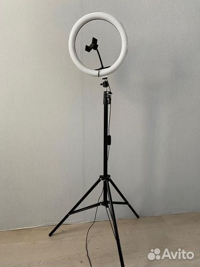 Кольцевая лампа со штативом бу