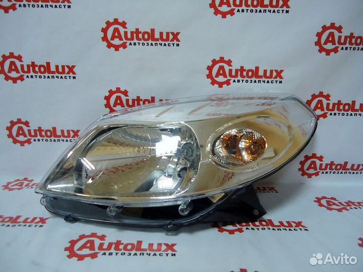 Фара передняя левая Renault Sandero Рено Сандеро