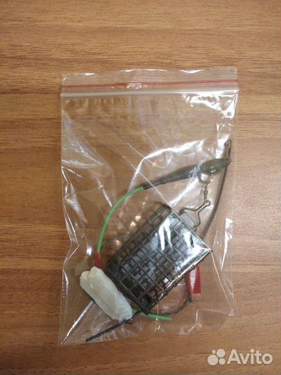 Оснастка фидерная, донная с кормушкой