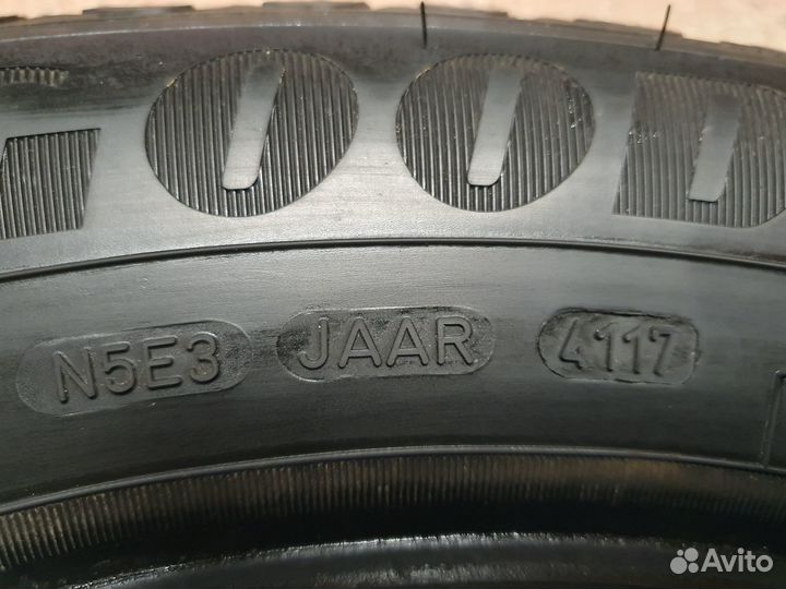 Goodyear UltraGrip Ice Arctic SUV 215/65 R17 99T