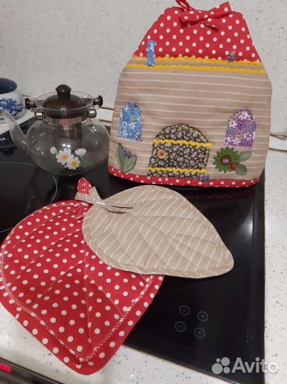 Прихватки, руковички, полотенчики и грелка для зав