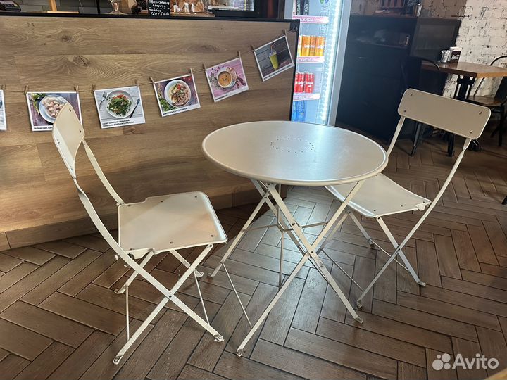 Стол и стулья складные прочные