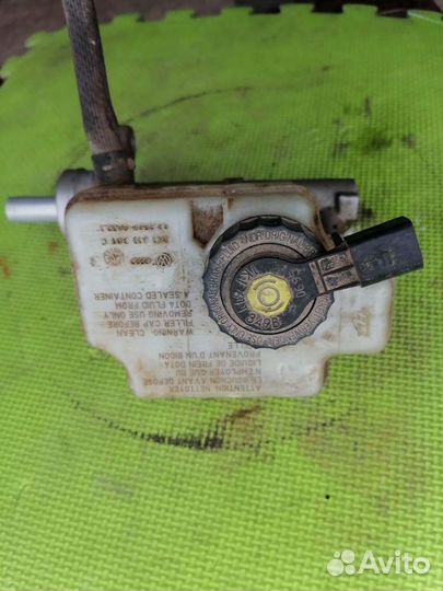 Цилиндр тормозной главный Фольксваген Гольф 5 +