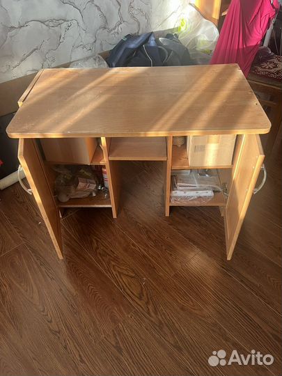 Два столика и скамья