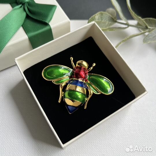 Брошь пчела