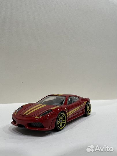 Hot wheels ferrari 1:64