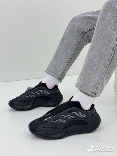 Adidas yeezy 700 / кроссовки мужские чёрные