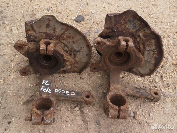 Кулак поворотный лев Skoda Felicia