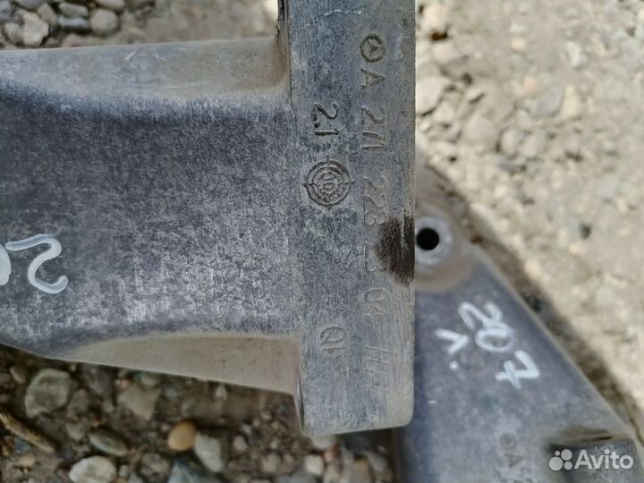 Кронштейн двигателя mercedes m271