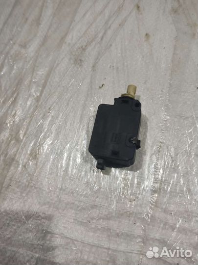 Замок лючка бензобака Range Rover Vogue L322