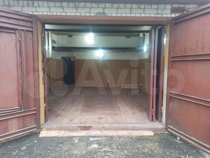 Гараж, > 30 м²