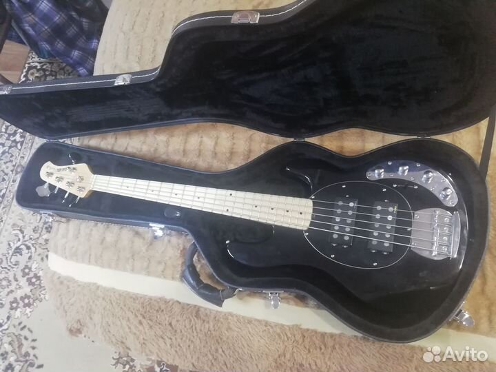 Бас гитара 5 струн Music Man Stingray 5