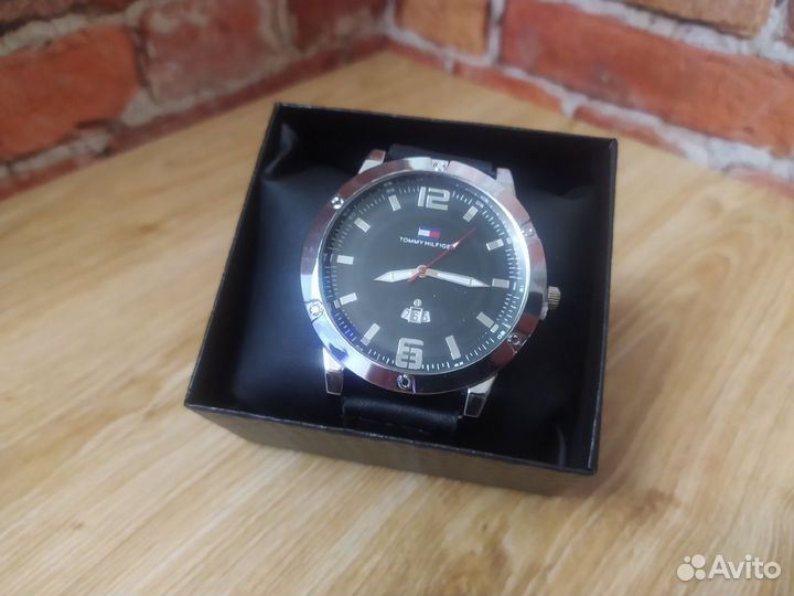 Часы Tommy Hilfiger