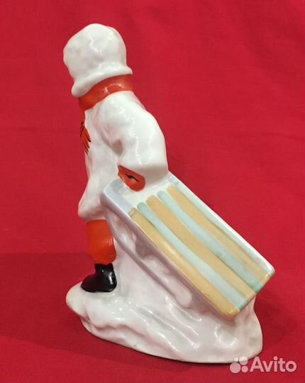 Статуэтка фарфоровая. Мальчик с санками. СССР