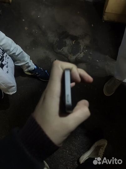 iPhone SE, 32 ГБ