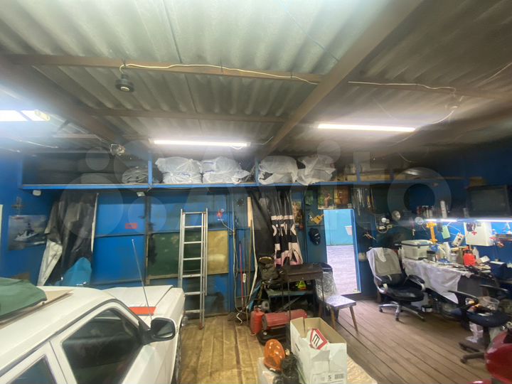 Гараж, > 30 м²